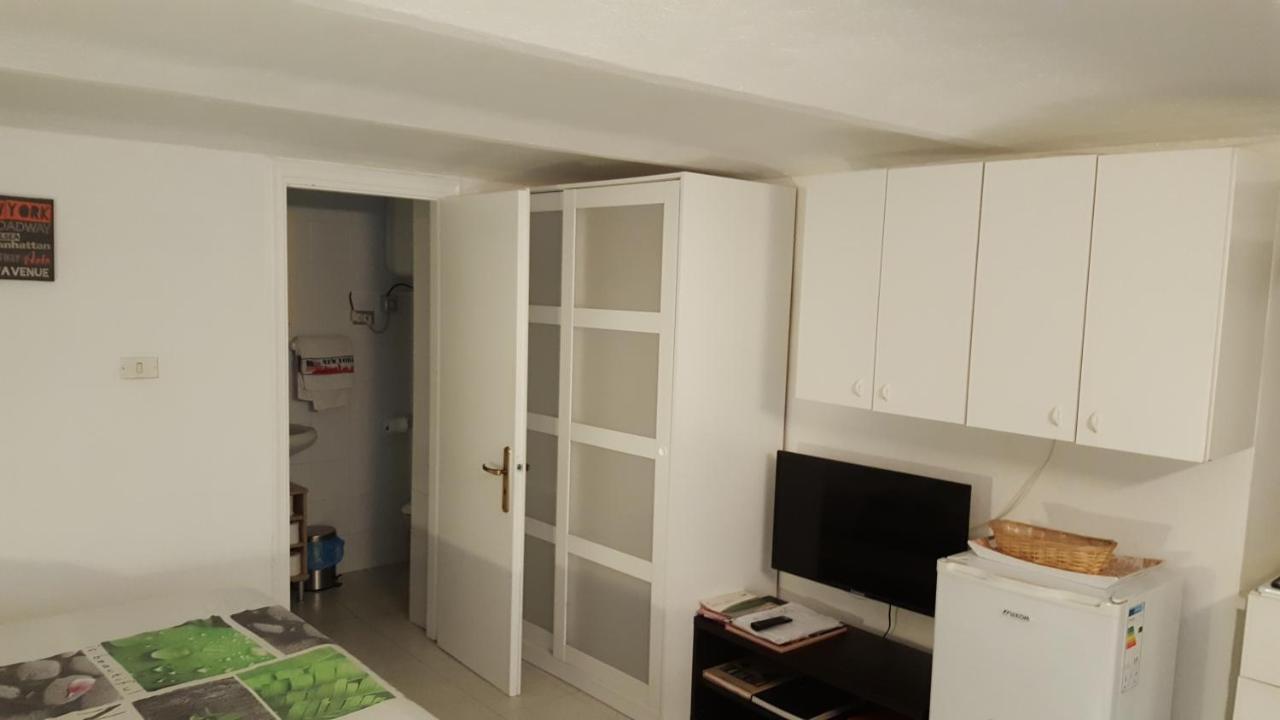 Location Turistic Monolocale Nel Parco Del Santuario Apartment Asti Exterior foto